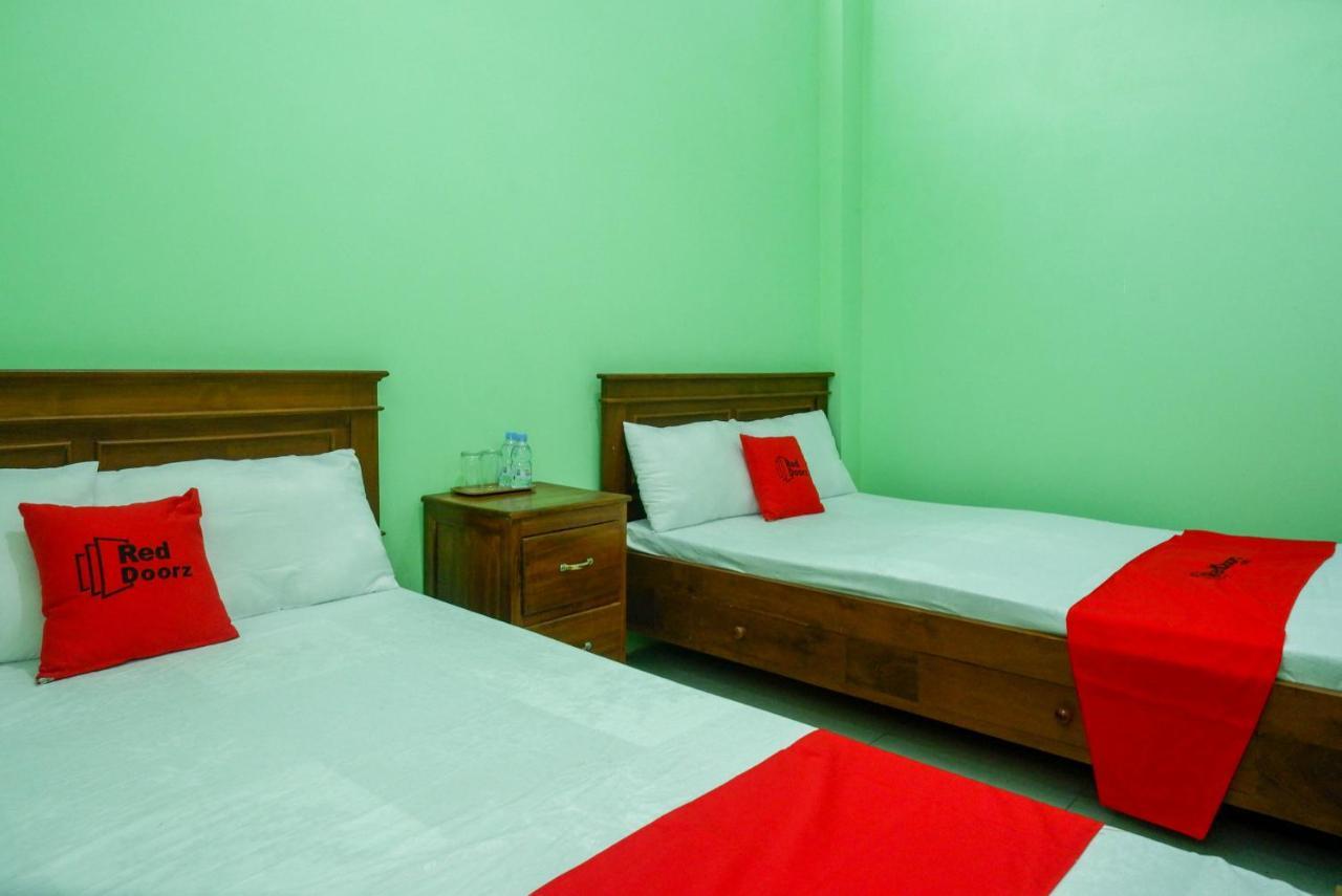 Hotel Reddoorz Syariah Near Monumen Jogja Kembali Kejayan Exterior foto